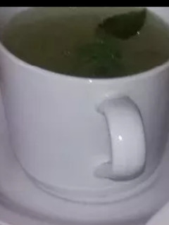 Una foto de Caldo de pavo con hierbabuena