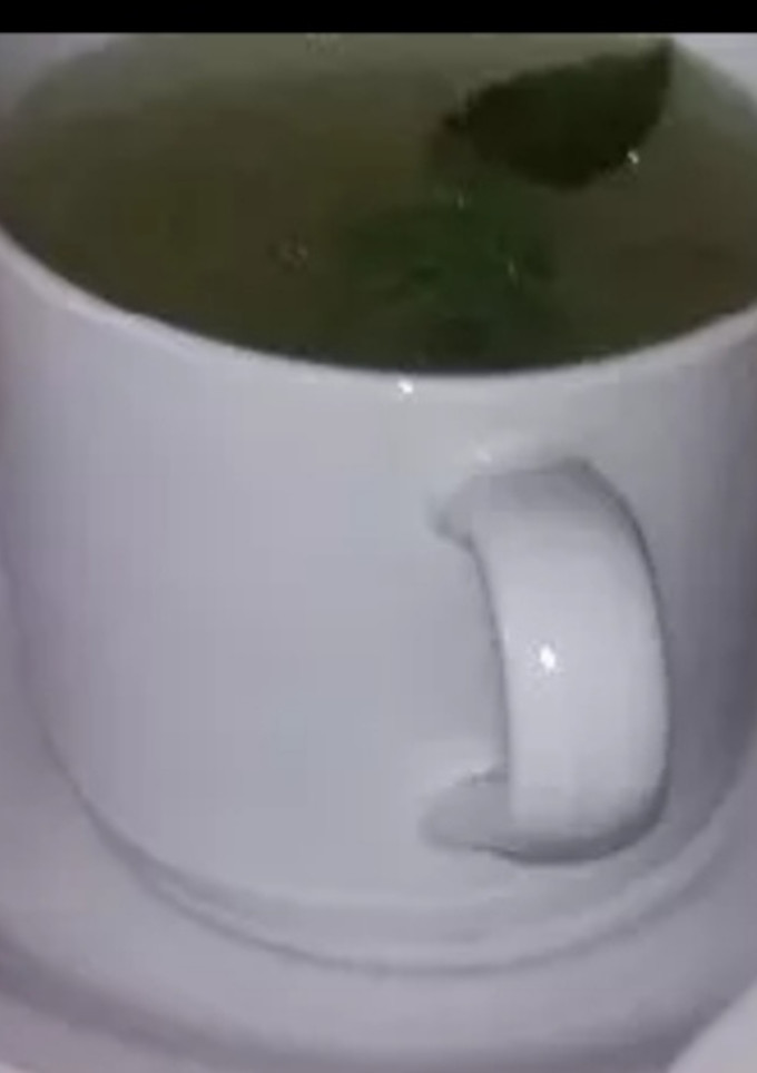 Una foto de Caldo de pavo con hierbabuena