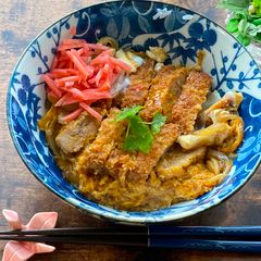 A picture of Hire-Katsudon (fried fillet pork on rice).