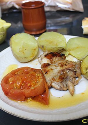 Foto principal de Pollo con patatas asadas