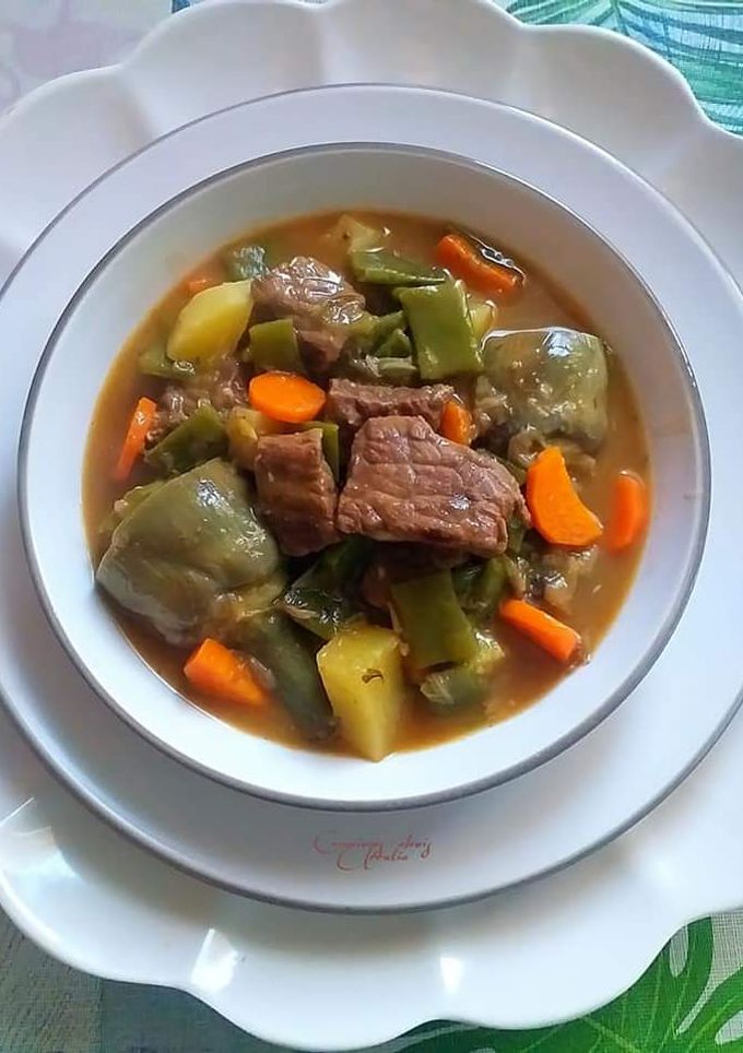 Una foto de Falda de ternera con judías verdes y alcachofas