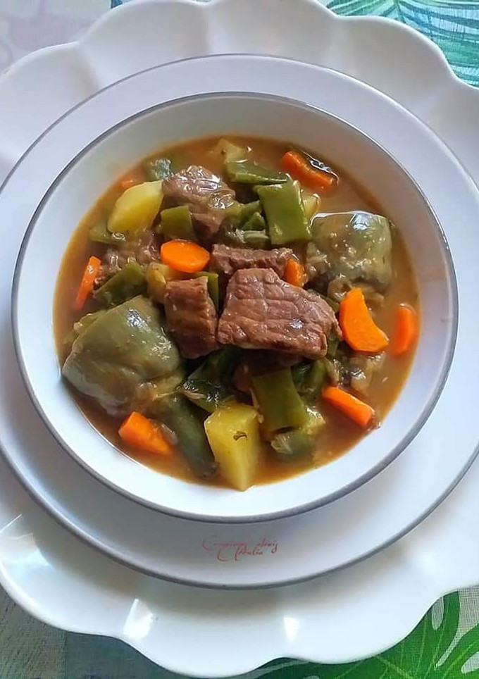 Una foto de Falda de ternera con judías verdes y alcachofas