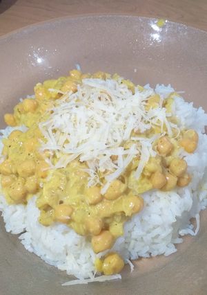 Una foto de Arroz con salsa de garbanzos al curry