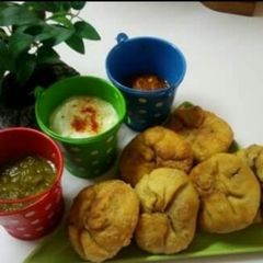 A picture of Khasta aloo kachori.