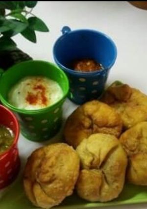 A picture of Khasta aloo kachori.