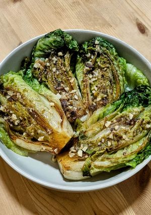 รูปของ ผักคอสย่างเนยแอนโชวี่ Grilled Baby cos lettuce - anchovy butter
