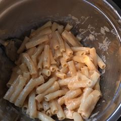 A picture of Easy Mac and Cheese.