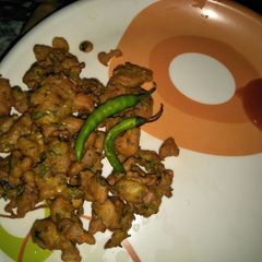 A picture of Besan ke bhajiye.