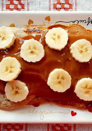 Una foto de Panqueques de banana 🍌 con dulce de leche