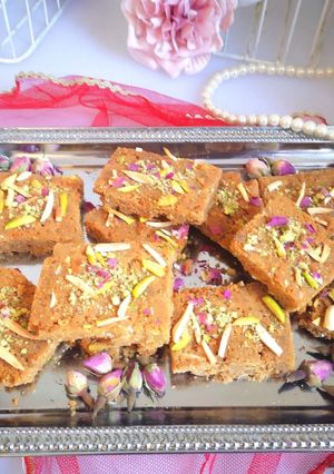 A picture of Mohan Thaal (gram flour fudge).