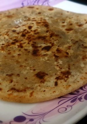 A picture of Papad Parantha.