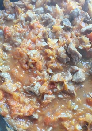 Una foto de Salsa de verduras con cubos de carne