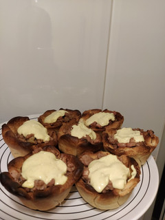 Una foto de Cestas de carne picada y salsa curry