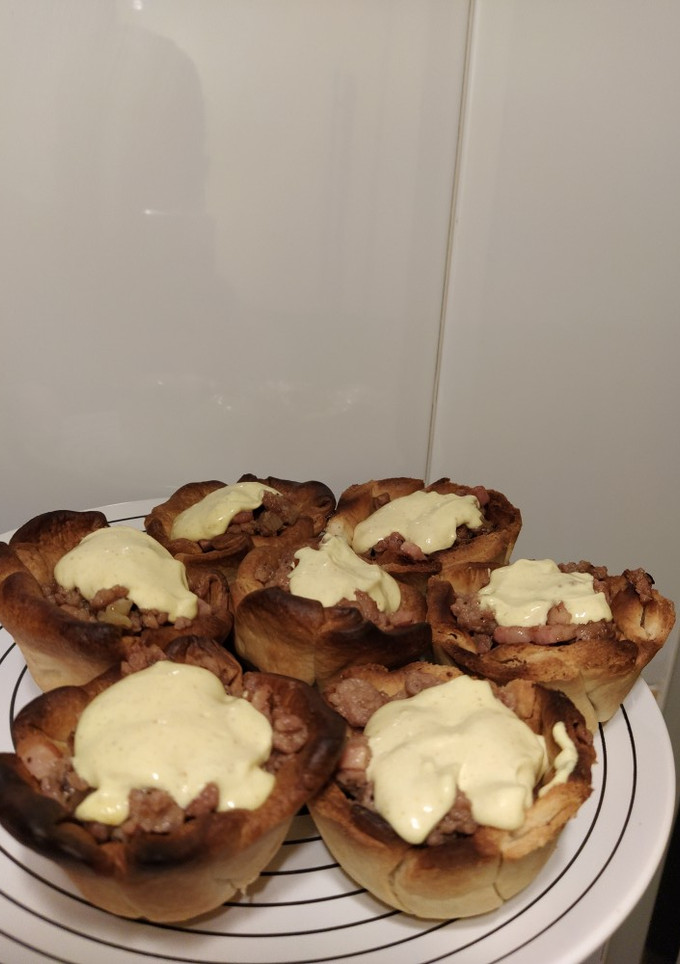 Una foto de Cestas de carne picada y salsa curry
