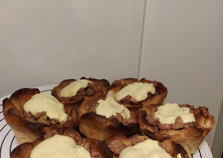 Cestas de carne picada y salsa curry