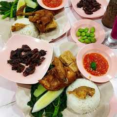 รูปของ Nasi + ayam goreng tulang lunak