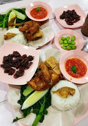 Foto resep Nasi + ayam goreng tulang lunak