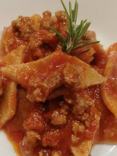 Foto di Testaroli della Lunigiana con ragù alla bolognese