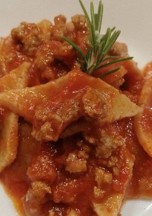 Foto di Testaroli della Lunigiana con ragù alla bolognese