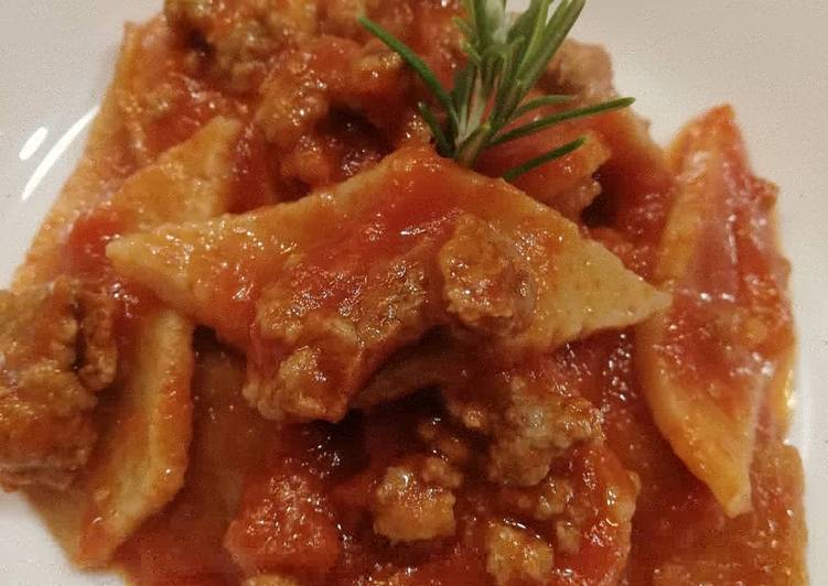 Testaroli della Lunigiana con ragù alla bolognese