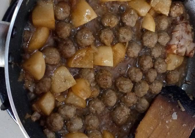 Semur bola - bola daging + kentang (mpasi 1y+)