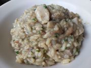 Una foto di risotto funghi vino