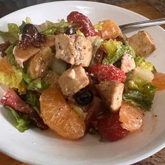 A picture of Strawberry pecan salad.