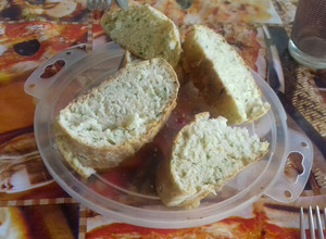 Una foto de Pan de ajo y perejil