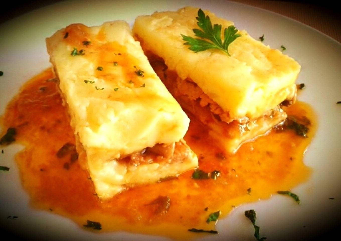 Sandwich de puré de Patata relleno de Fricandó de Cerdo con Moixernons