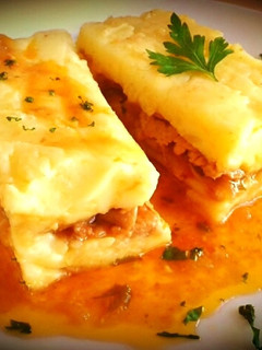 Una foto de Sandwich de puré de Patata relleno de Fricandó de Cerdo con Moixernons