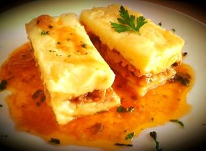 Una foto de Sandwich de puré de Patata relleno de Fricandó de Cerdo con Moixernons