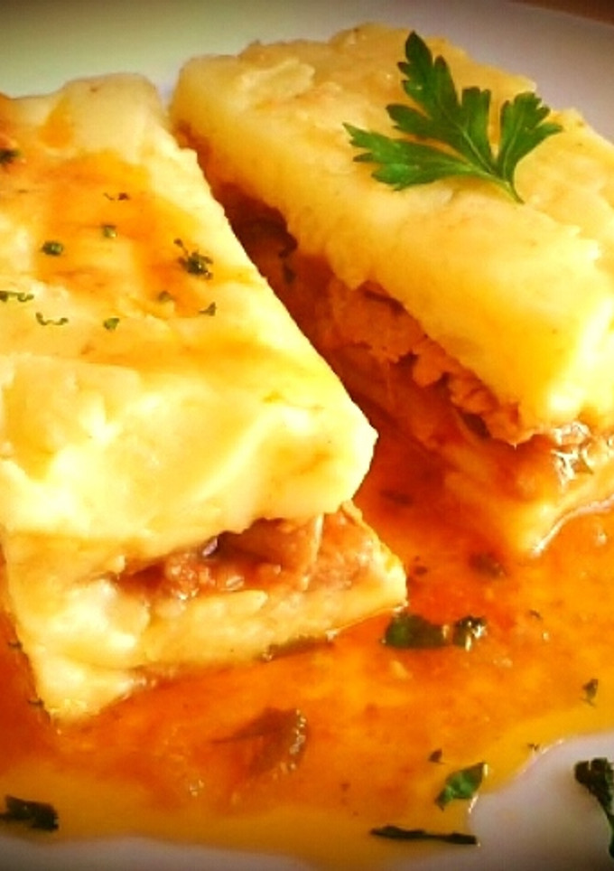 Una foto de Sandwich de puré de Patata relleno de Fricandó de Cerdo con Moixernons