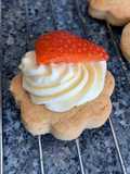 Strawberries & Cream Shortbread biscuits