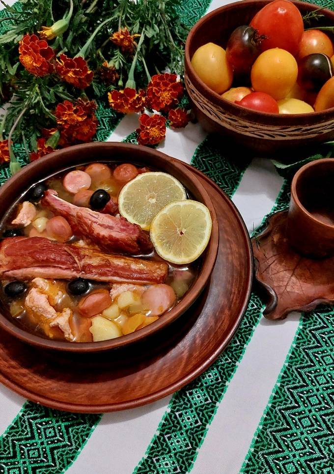 Солянка м'ясна класична