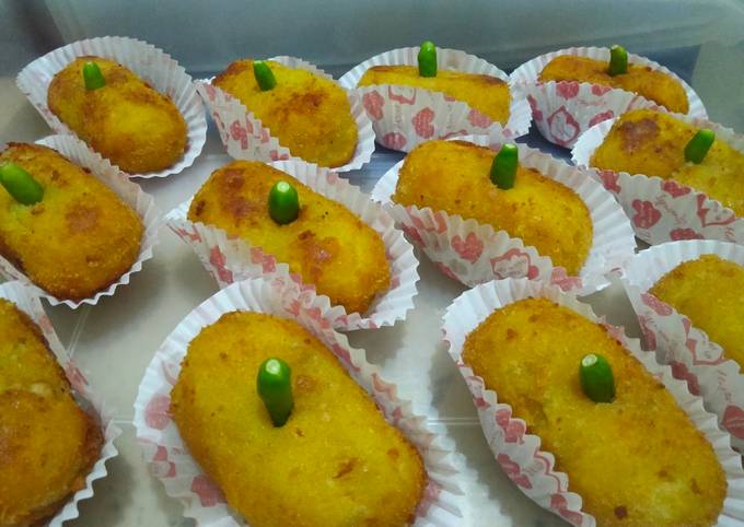 Cara bikin Kroket kentang isi ayam wortel Cara bikin Kroket kentang isi ayam wortel