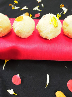 राघवदास लाडू (rava naral ladoo recipe in marathi) रेसिपी चे मुख्य फोटो