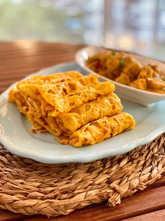 Una foto de Roti Jala