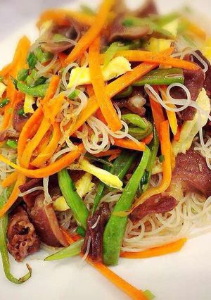 Hình của món Bún gạo xào lòng gà.