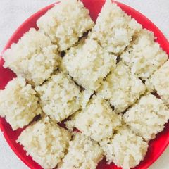 A picture of Coconut Burfi.