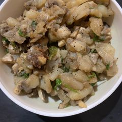 A picture of Stir fried mushroom.