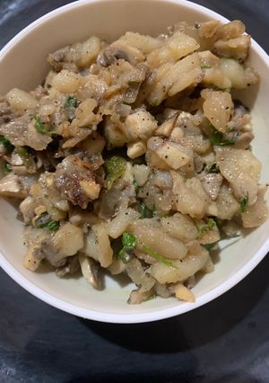A picture of Stir fried mushroom.