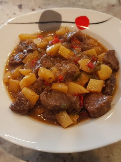 Una foto de Estofado de ternera a las hierbas aromáticas