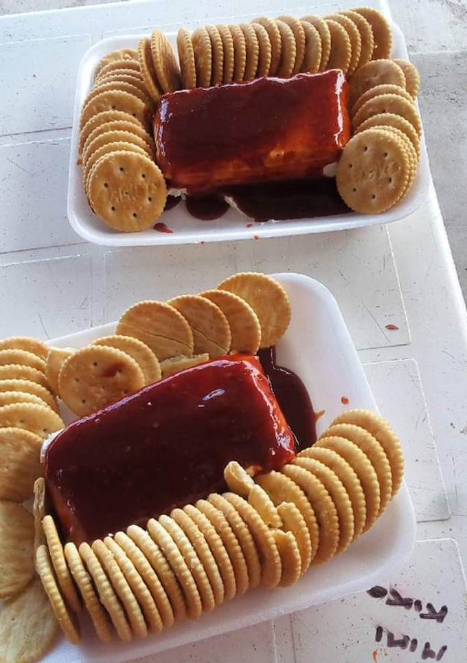 Una foto de Dip de queso crema con mermelada