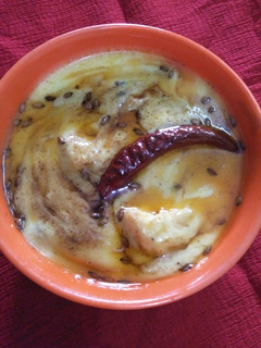 तड़का पकौड़ी कढ़ी (Tadka Pakodi kadhi recipe in Hindi) रेसिपी मुख्य फोटो