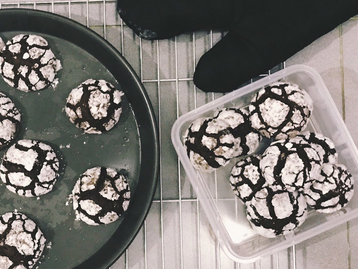 Bagaimana Membuat Brownies Crinkle Cookies yang Bisa Manjain Lidah