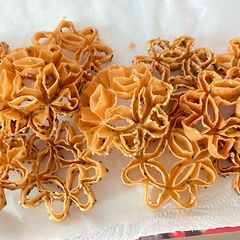A picture of Crispy Lotus Blossom Cookies.
