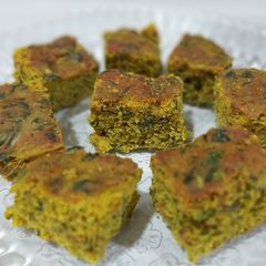 A picture of No Oil Baked Kothambir wadi (coriander leaves).