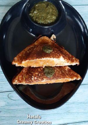ફરાળી સેન્ડવીચ (Farali Sandwich Recipe In Gujarati) રેસીપી મુખ્ય ફોટો