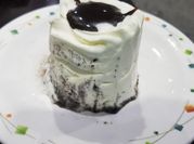 A picture of oreo vanilla ice-cream
