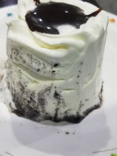 A picture of Mini Oreo ice cream cake.